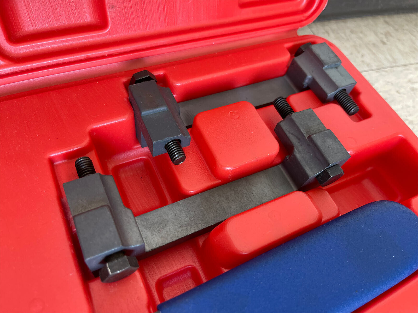 thumbnail image 2 of Labwork TL15547Q Timing Locking Tool Kit For Audi VW 2.0 Turbo, A3 A4 A6 A5 Quattro Tiguan 2 of 4