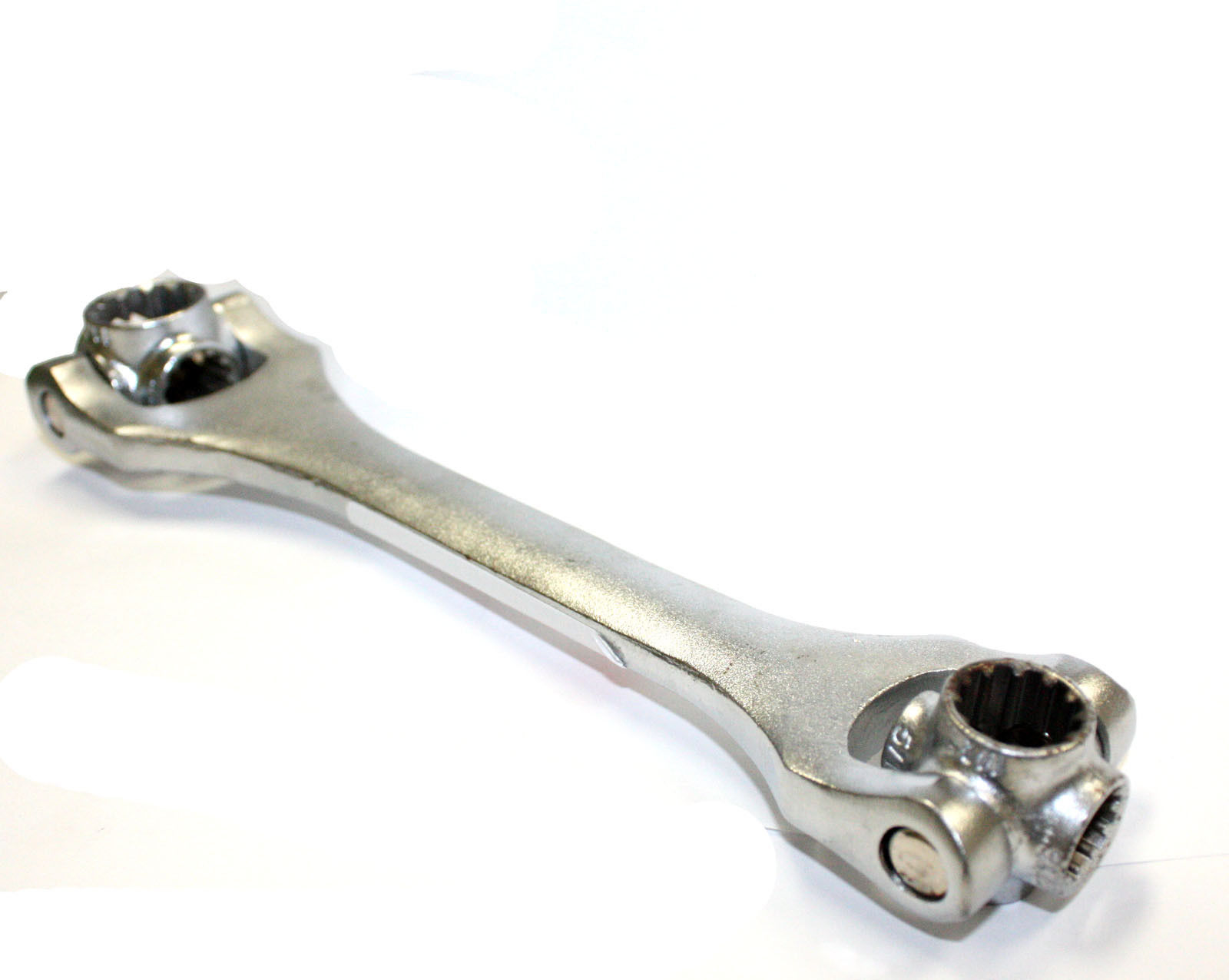 thumbnail interactive-video image 1 of HORUSDY 32-Piece Combination Wrench Set SAE & Metric - 1/4 To 1 Inch, 7-22mm, 12-Point, Storage Case 1 of 5